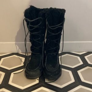 Ugg’s fully lined lace up boots